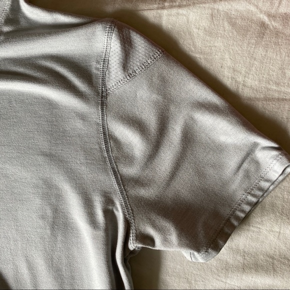 Well Calm Light Blue Yoga T-Shirt Size Small - Picture 5 of 9